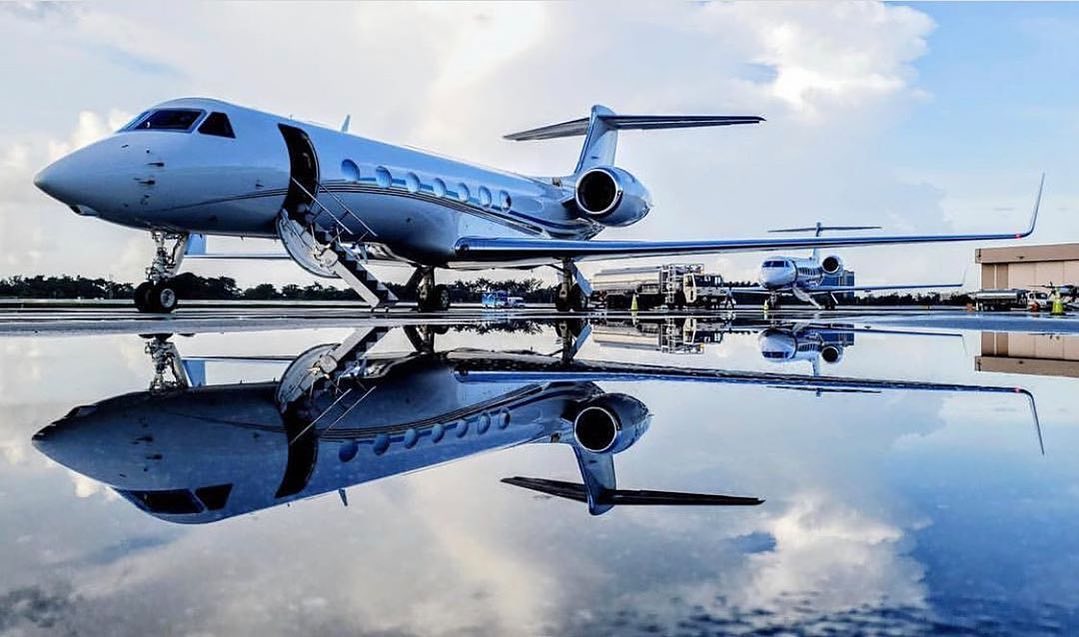 Private Jet vs. First Class Booking: What Are the Differences?