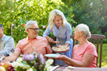 Exploring the Benefits of Social Dining for Seniors