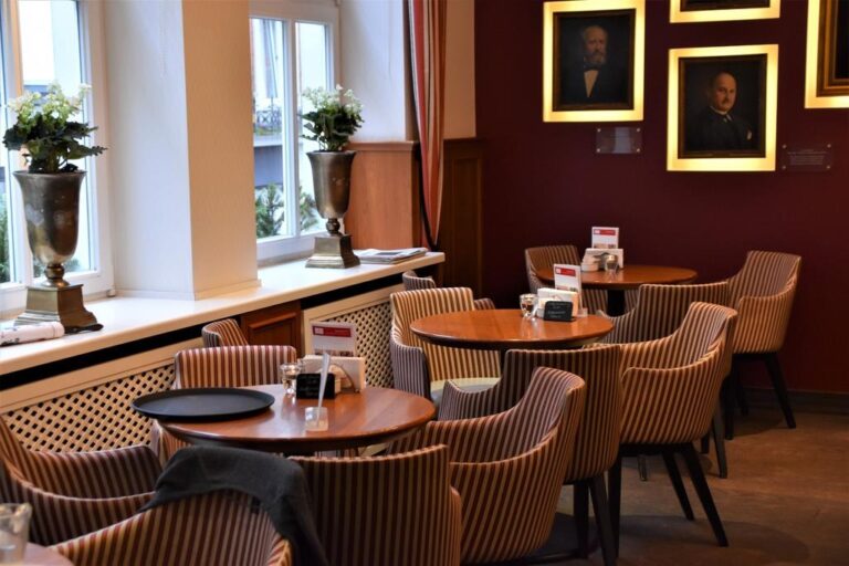 HOW CONVENIENT IS THE FURNITURE IN YOUR RESTAURANT FOR THE GUESTS