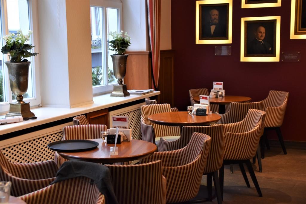 HOW CONVENIENT IS THE FURNITURE IN YOUR RESTAURANT FOR THE GUESTS