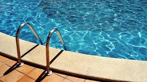 Signs It’s Time to Renovate Your Pool: Expert Advice from Contractors